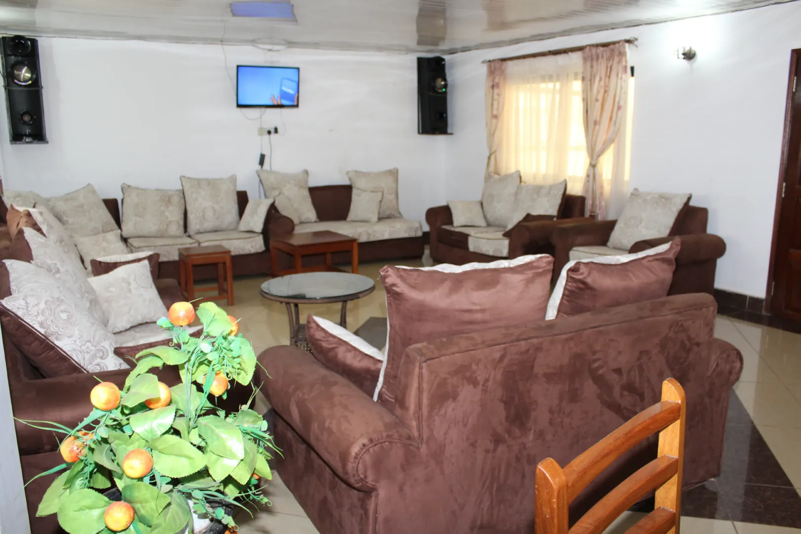 Meru Paramount Hotel VIP Launge perfect for private parties, business meetings, family gatherings.